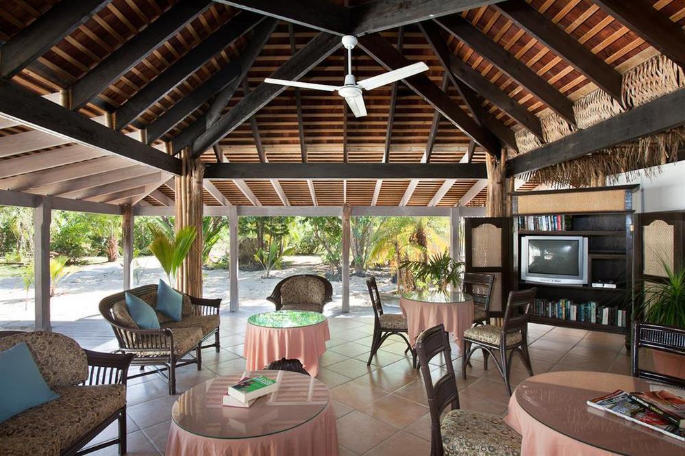 Coconut Beach Club Resort St. John's Ресторант снимка